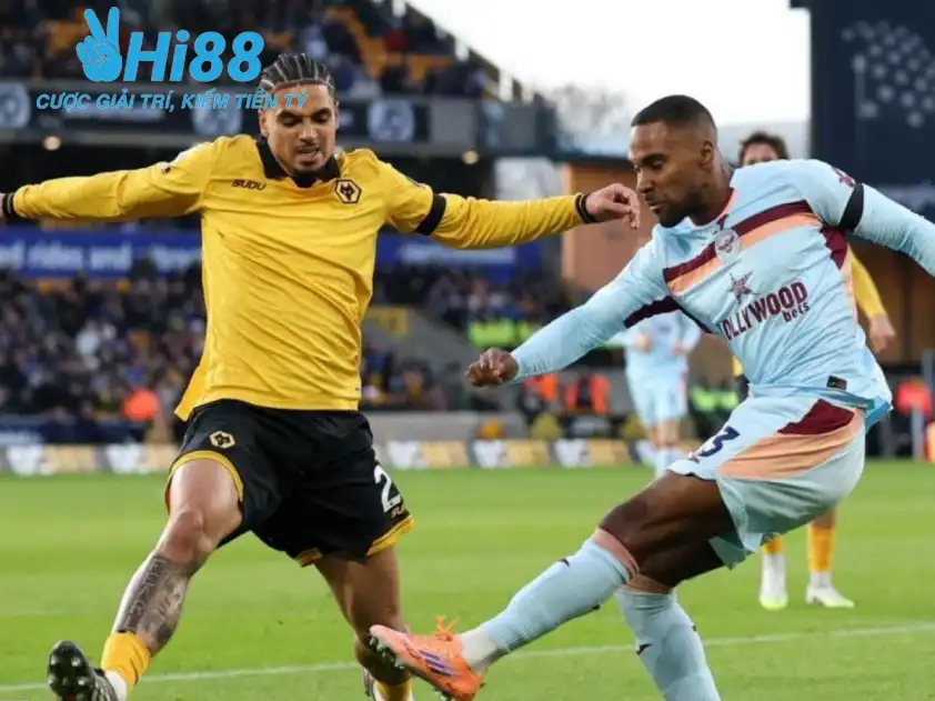 Brentford (bên phải) vừa giải cơn khát thắng bằng chiến thắng trước Wolves ở vòng đấu vừa qua (Ảnh: BBC)